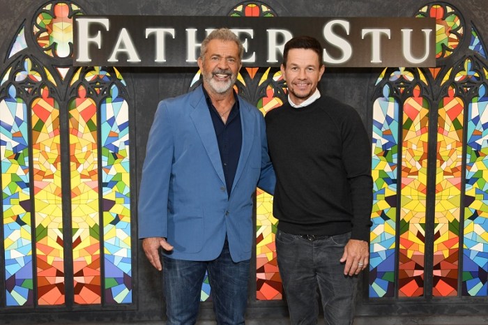Mel Gibson akan Mengarahkan Mark Wahlberg dalam Film Flight Risk - Cinemags Mel Gibson akan Mengarahkan Mark Wahlberg dalam Film Flight Risk - Cinemags